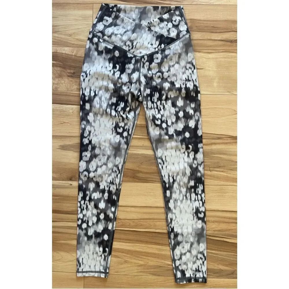 Aerie NWT size Small hi-rise 7/8 leggings